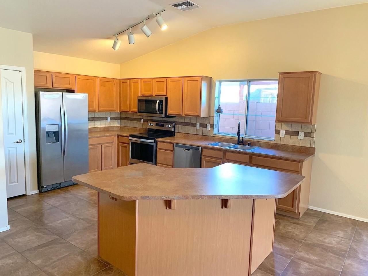 4132 E Chambers St - Photo 2 of 28