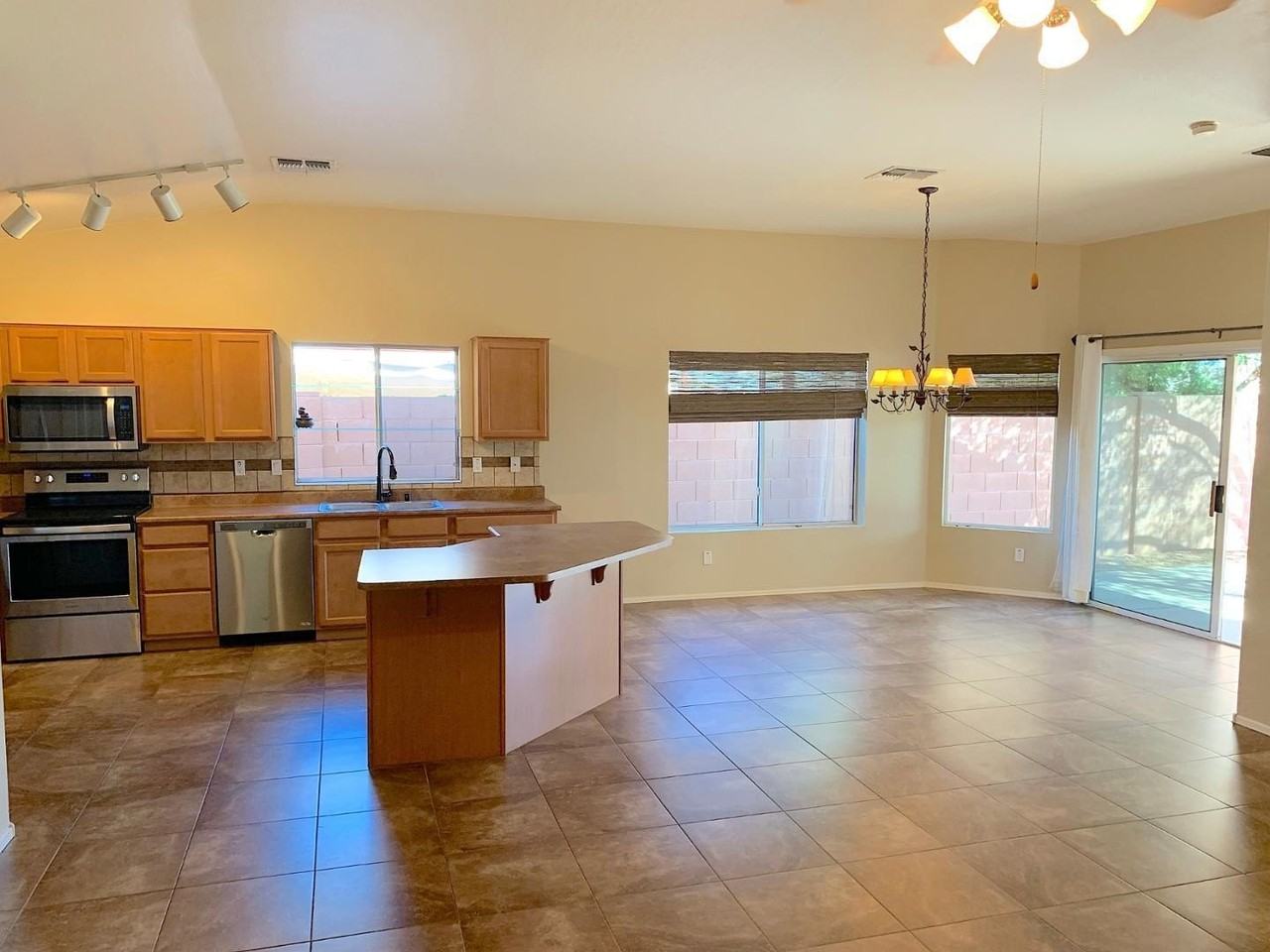 4132 E Chambers St - Photo 7 of 28