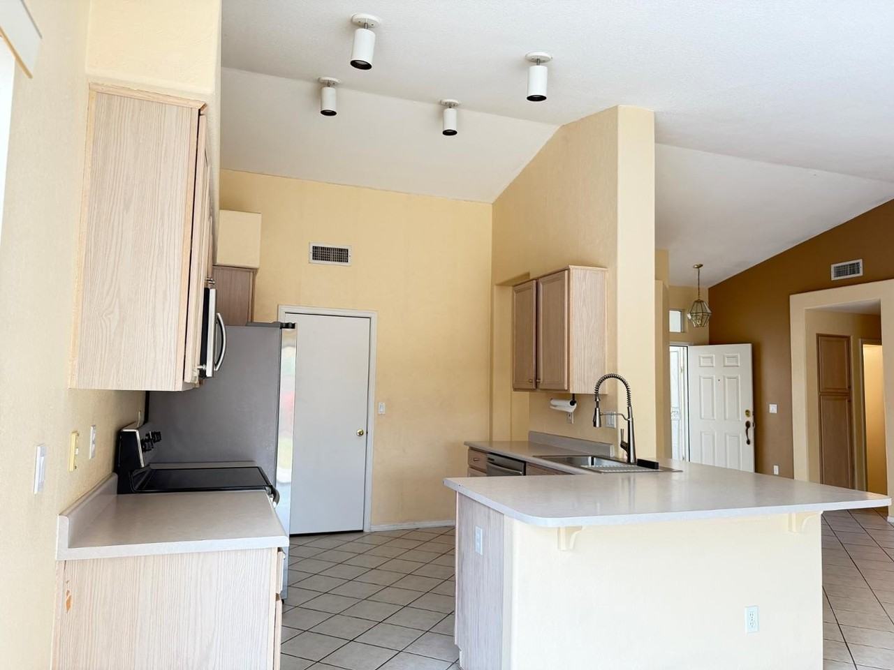 7283 W Tina Ln - Photo 5 of 28