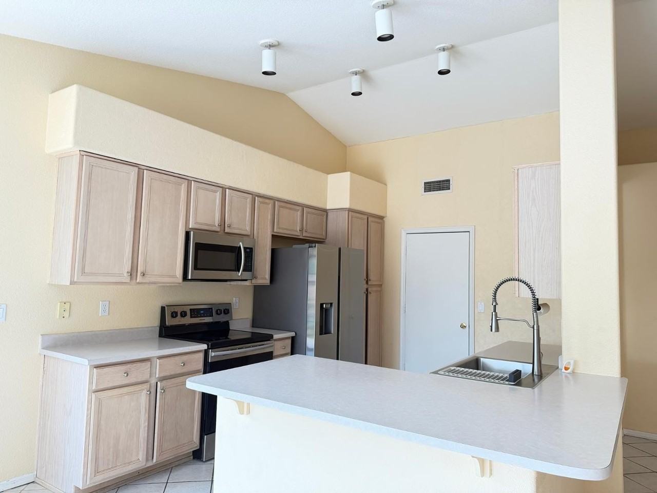 7283 W Tina Ln - Photo 6 of 28