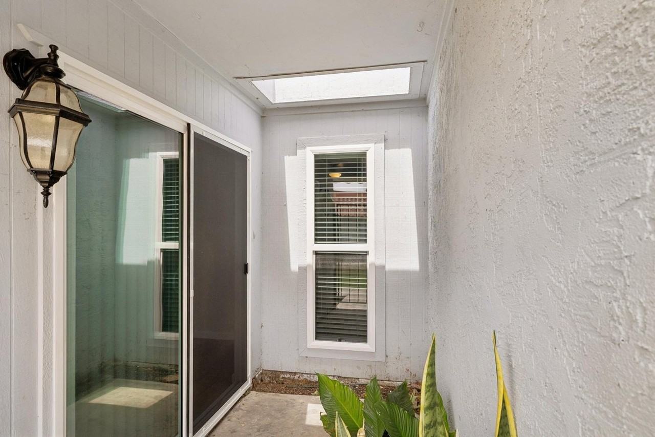 6816 N 35th Ave #F - Photo 6 of 28