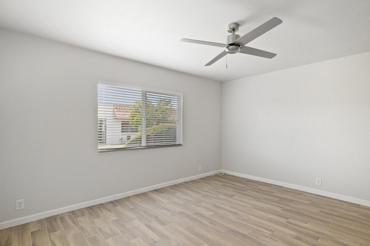 6816 N 35th Ave #F - Photo 7 of 28