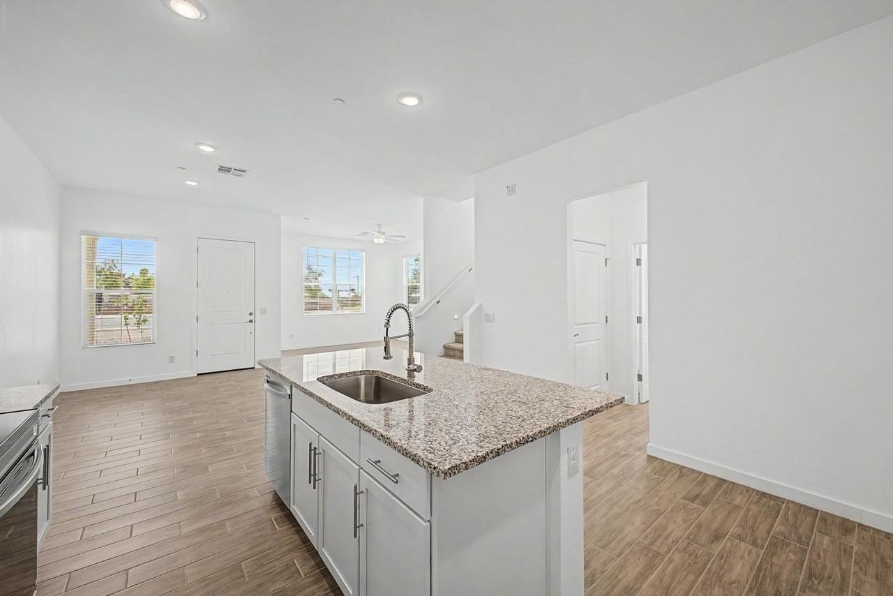 8232 E University Dr #115