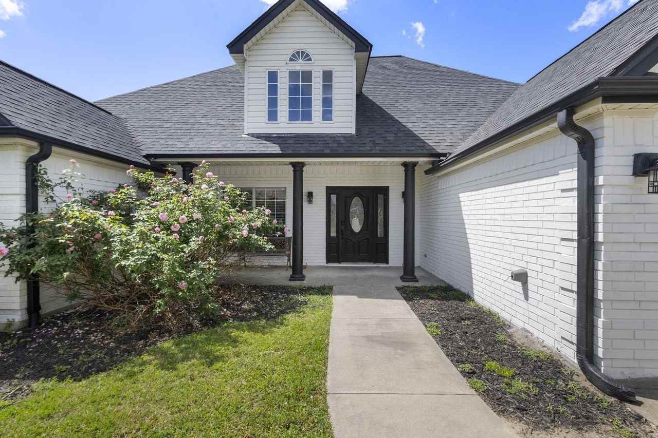 685 Winchester Dr - Photo 2 of 33