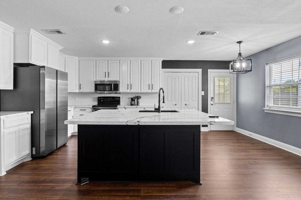 685 Winchester Dr - Photo 3 of 33