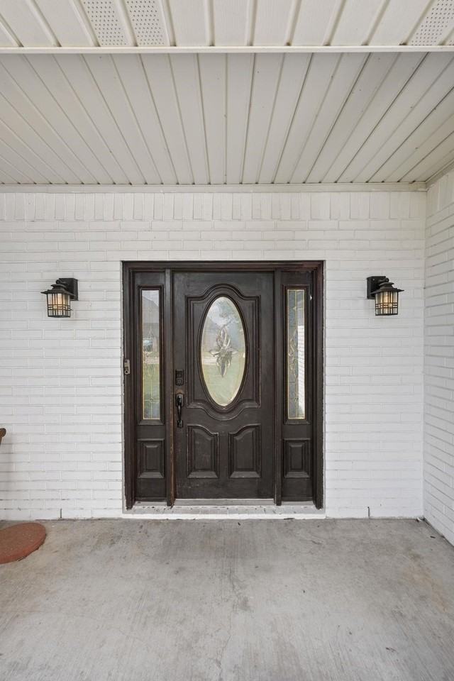 685 Winchester Dr - Photo 4 of 33