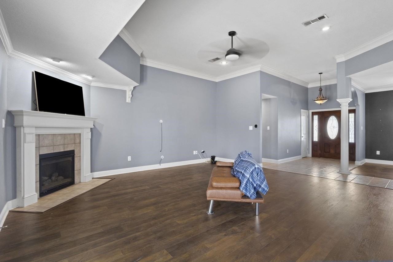 685 Winchester Dr - Photo 5 of 33