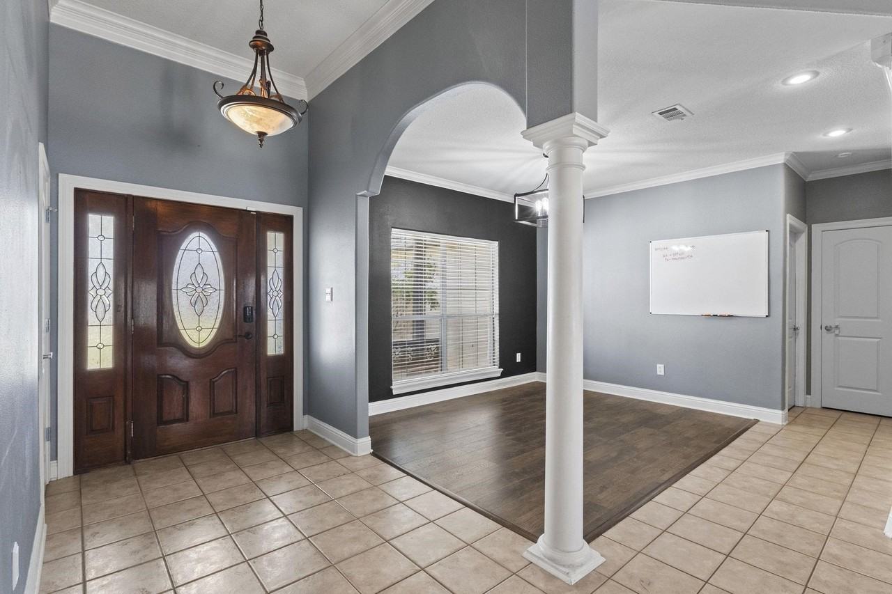 685 Winchester Dr - Photo 6 of 33