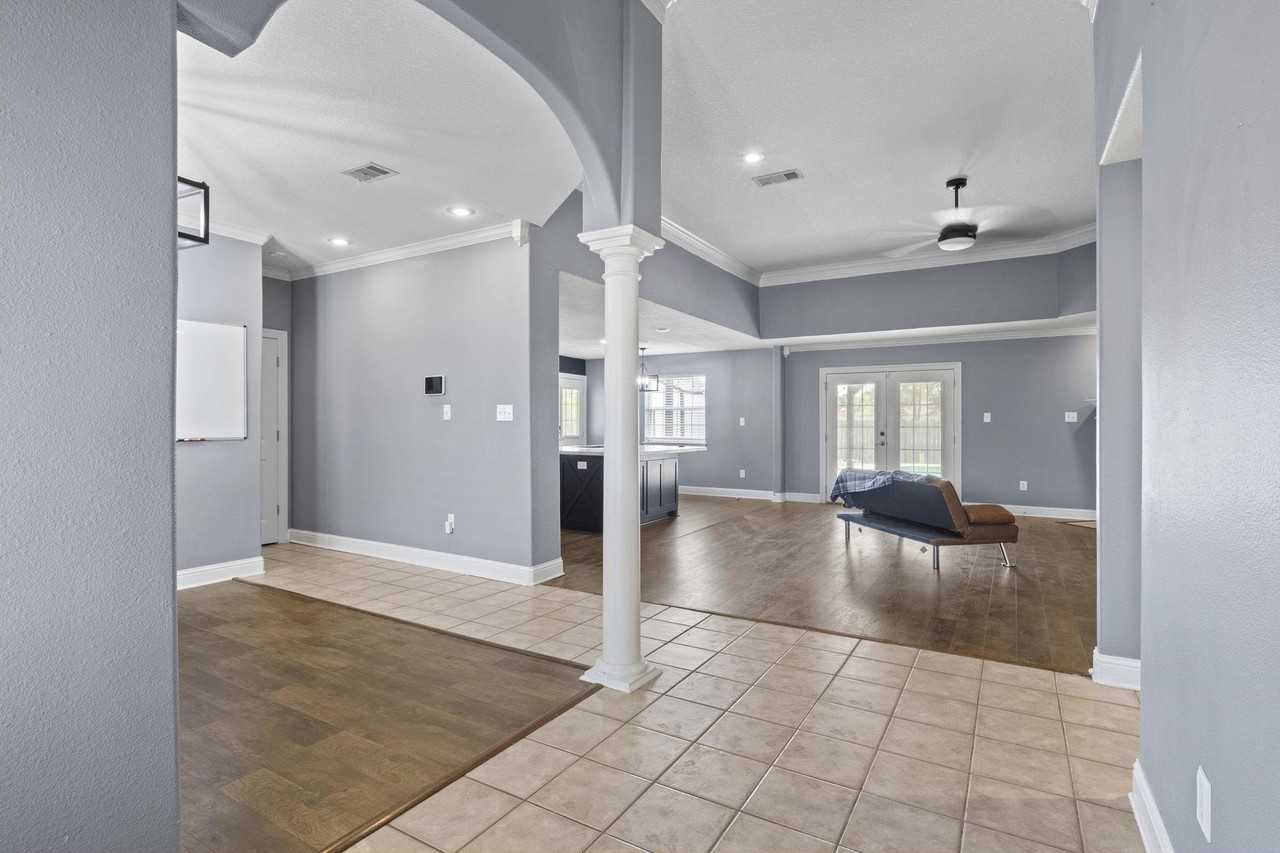 685 Winchester Dr - Photo 7 of 33