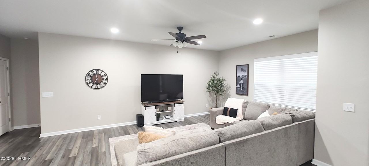 26 Toxaway Ln - Photo 3 of 38