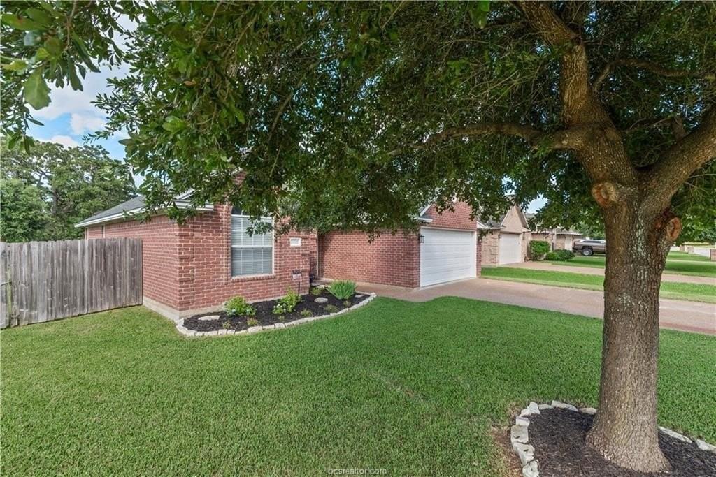 3201 Neuburg Ct - Photo 3 of 26