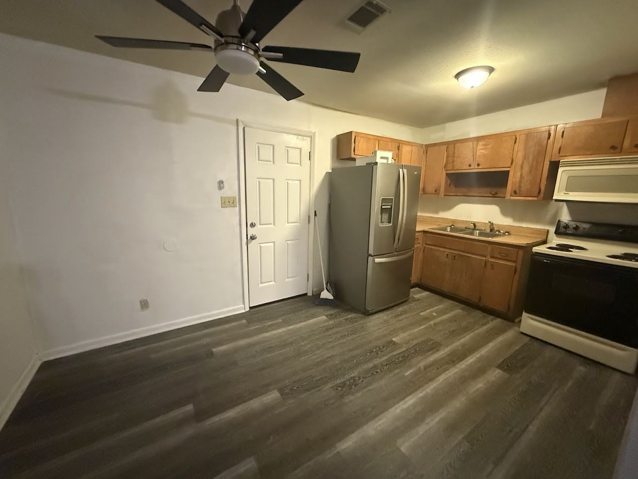 1139 Abraham St #1 - Photo 3 of 5