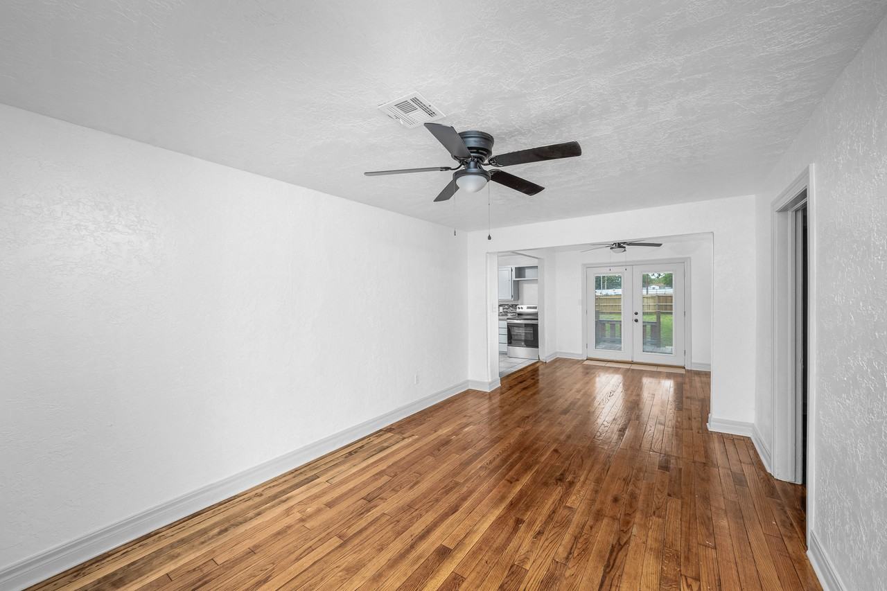 1925 Nw Oak Ave #1 - Photo 6 of 33