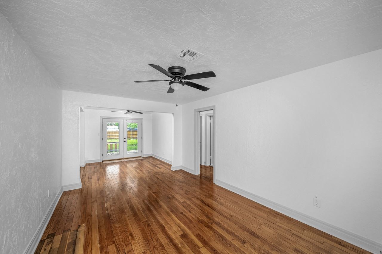 1925 Nw Oak Ave #1 - Photo 7 of 33