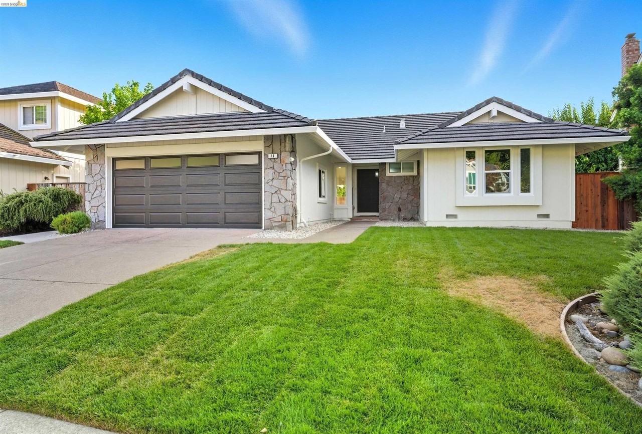 11 Paddock Ct - Photo 2 of 34