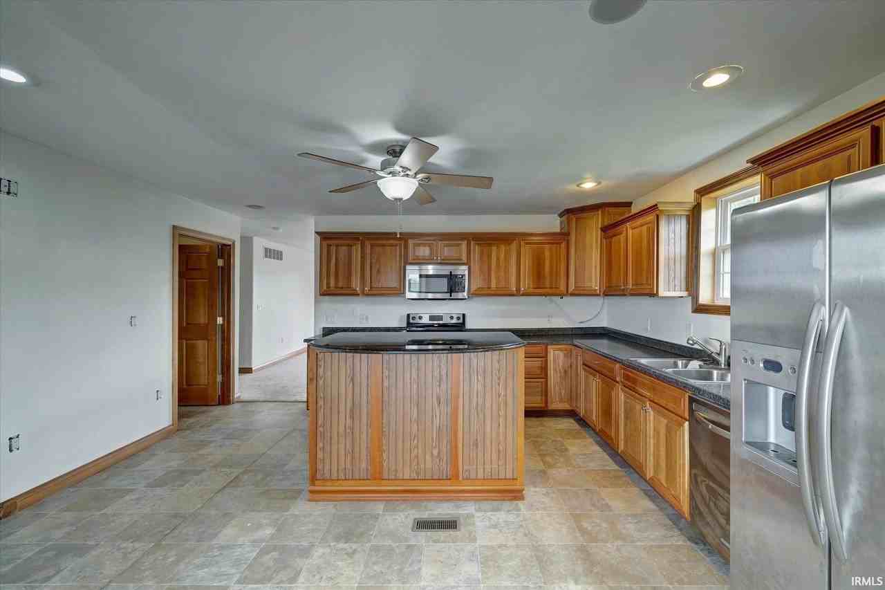 4693 N State Road 43 - Photo 4 of 22