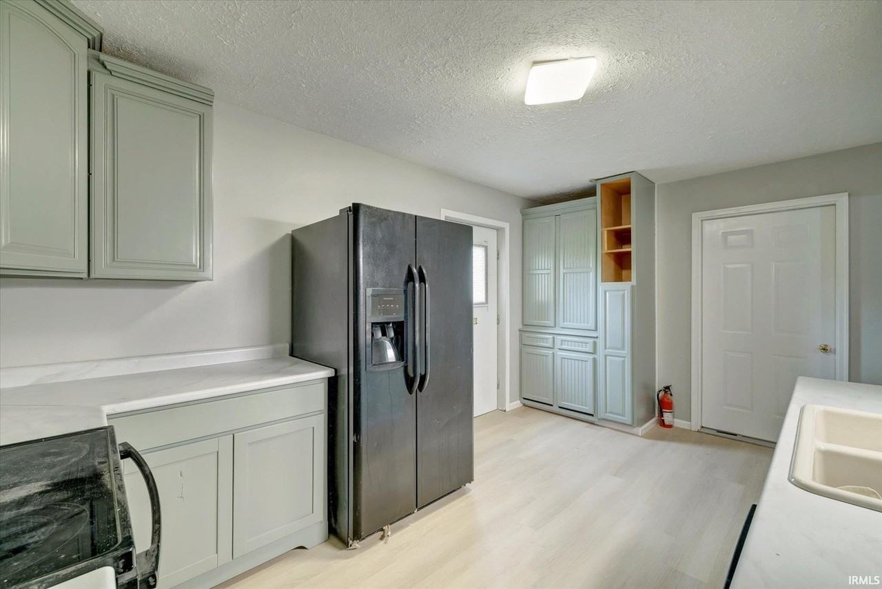 4695 N State Road 43 - Photo 4 of 14