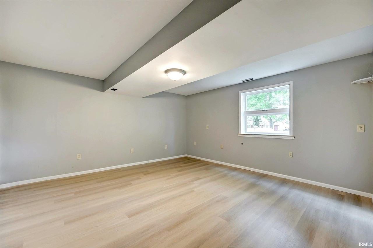4695 N State Road 43 - Photo 7 of 14