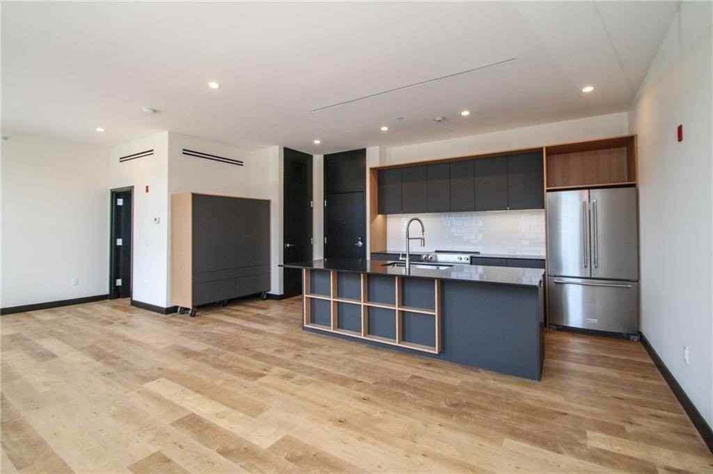 33 Russell St #205 - Photo 2 of 10