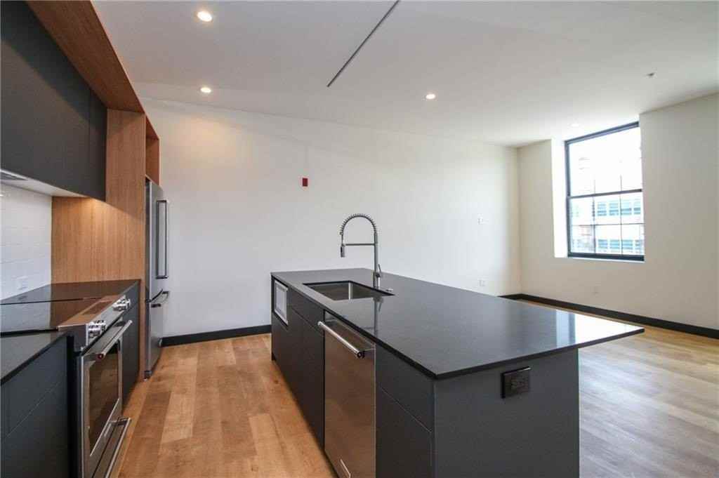 33 Russell St #205 - Photo 3 of 10