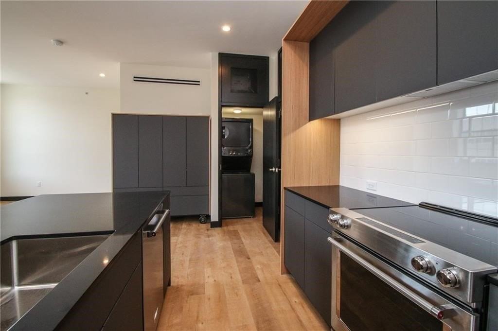 33 Russell St #205 - Photo 4 of 10