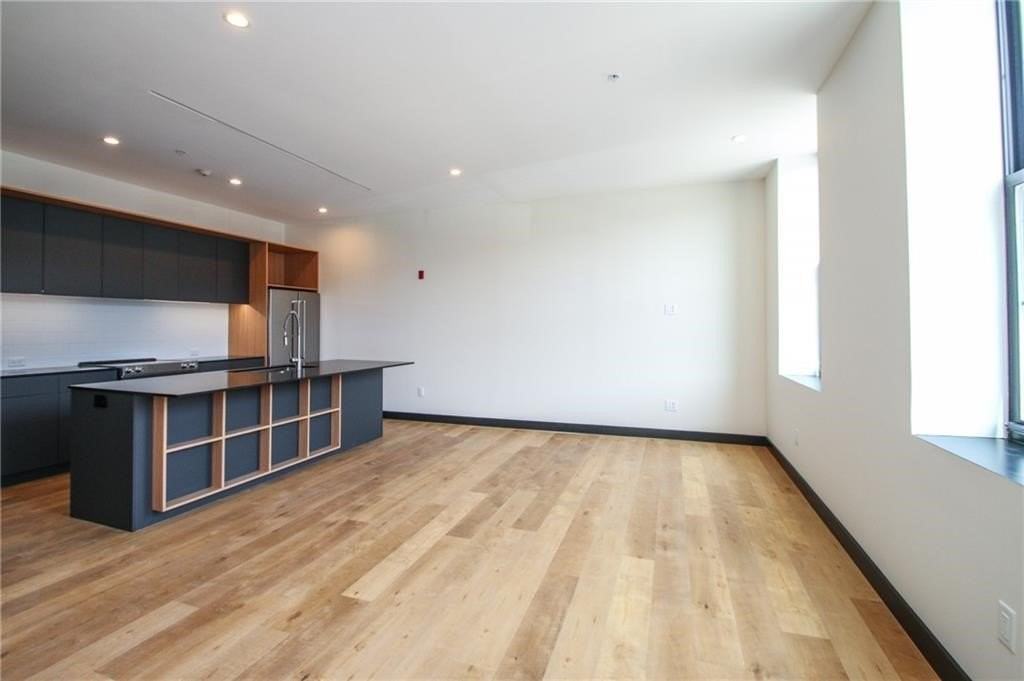 33 Russell St #205 - Photo 5 of 10