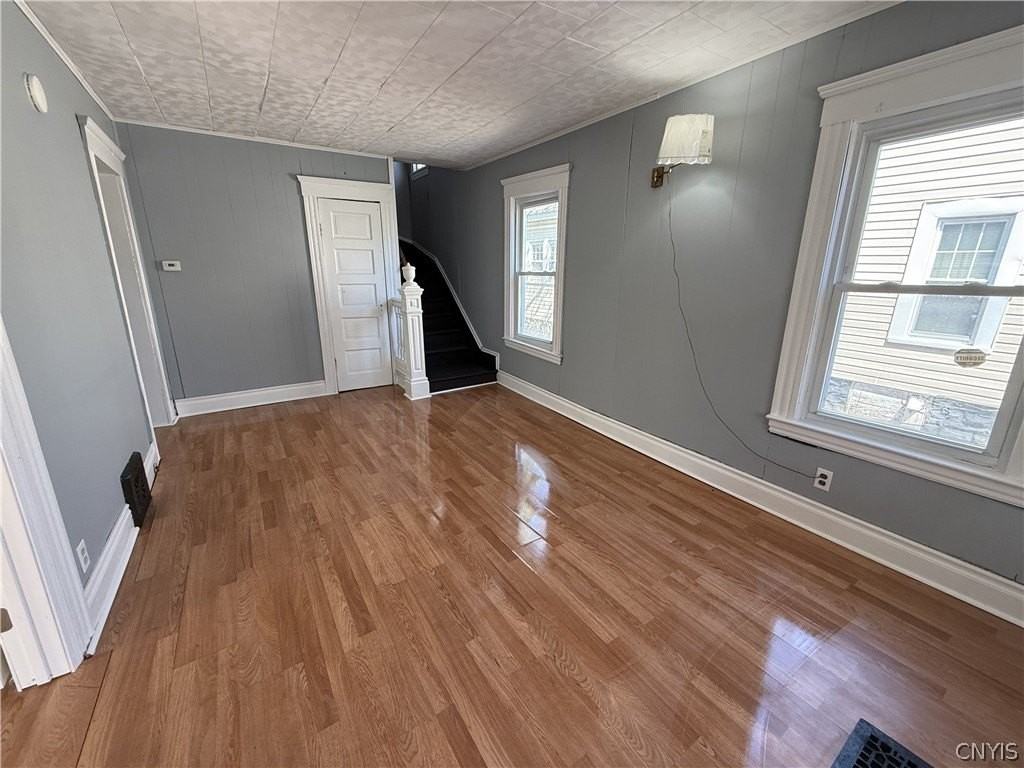154 Seeley Ave - Photo 2 of 14