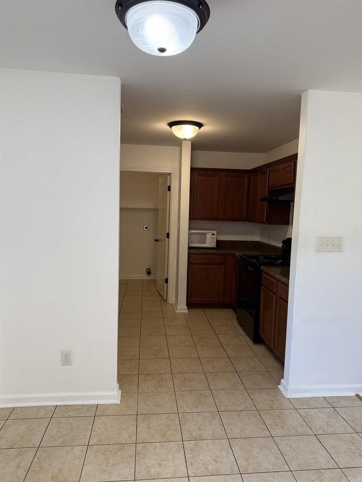 3013 Wildwood Dr - Photo 3 of 18