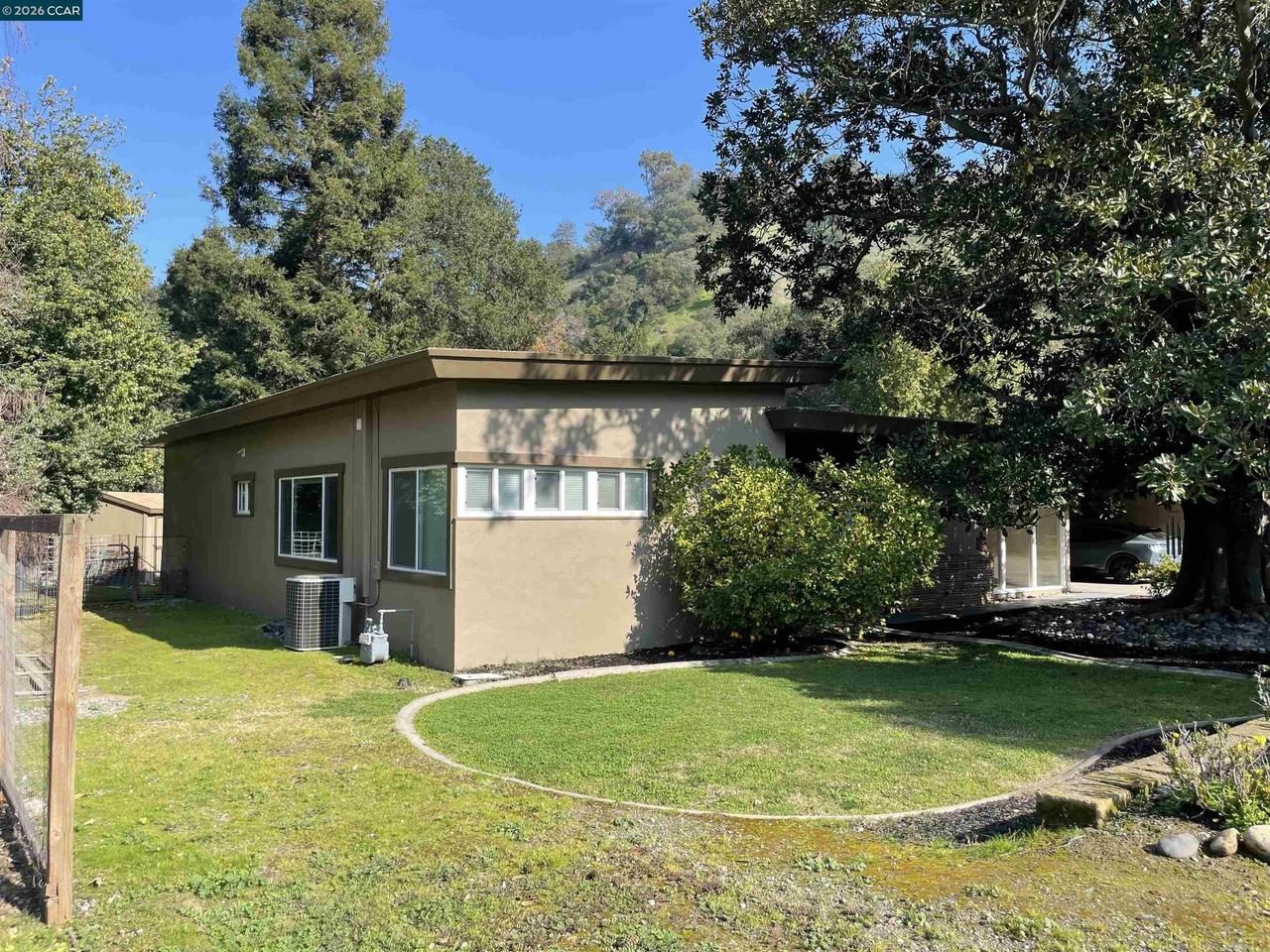 123 Sheridan Ln - Photo 4 of 8