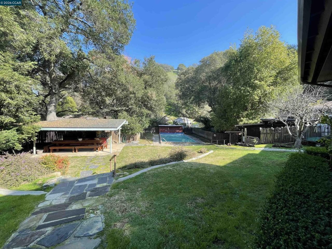 123 Sheridan Ln - Photo 5 of 8