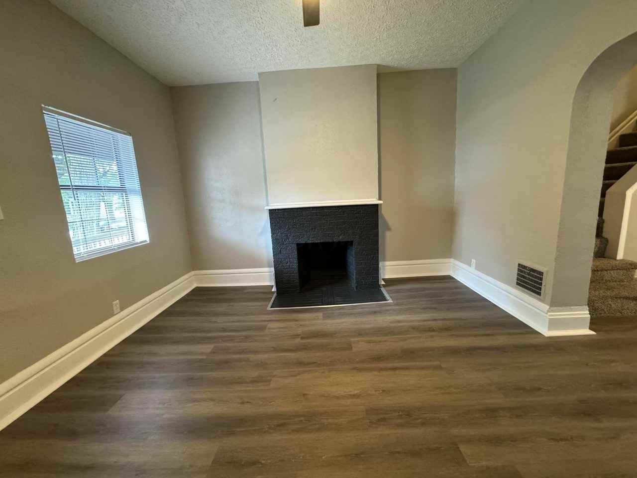 99 Whitethorne Ave - Photo 3 of 32