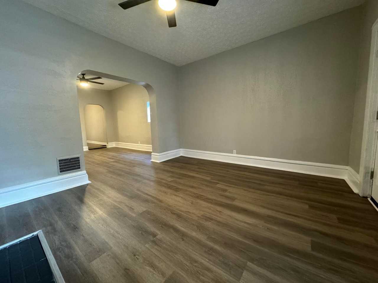 99 Whitethorne Ave - Photo 4 of 32