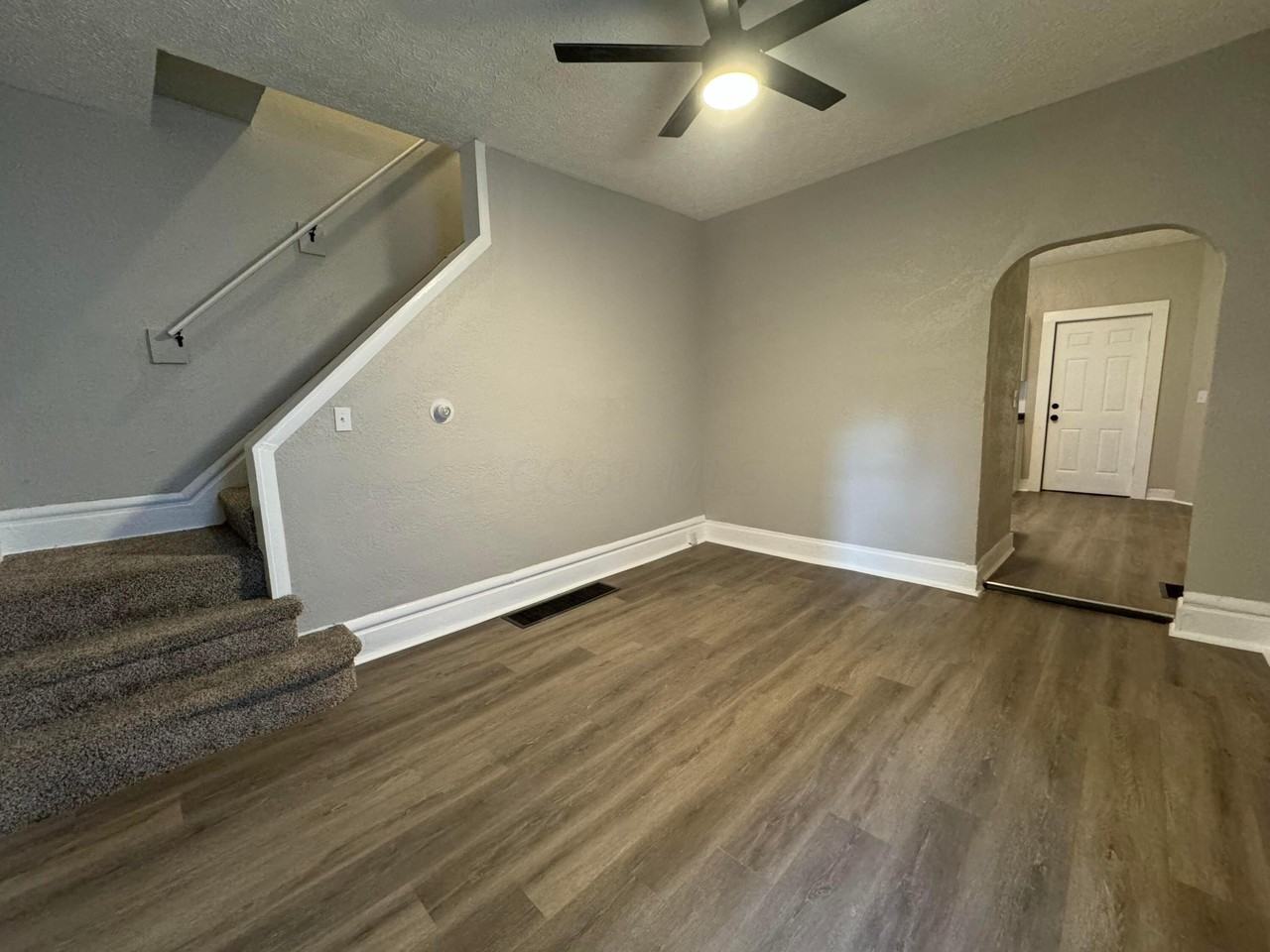 99 Whitethorne Ave - Photo 6 of 32