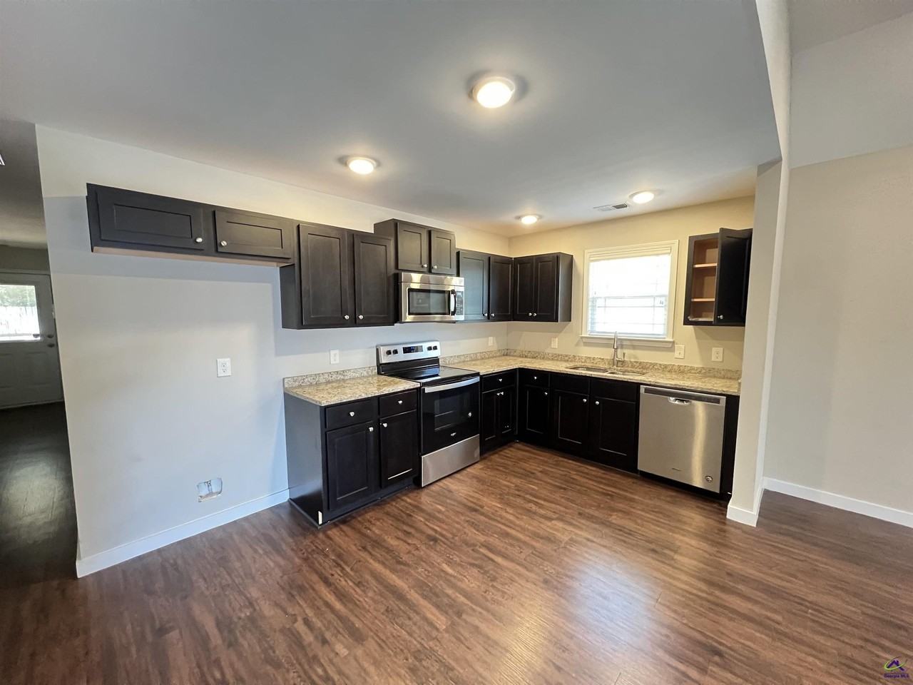 126 Jaybee Dr - Photo 3 of 17