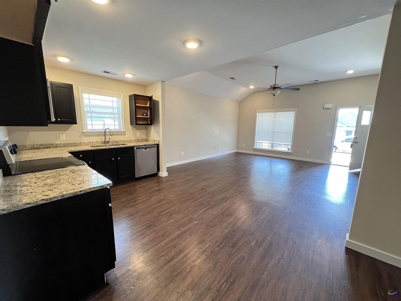 126 Jaybee Dr - Photo 4 of 17