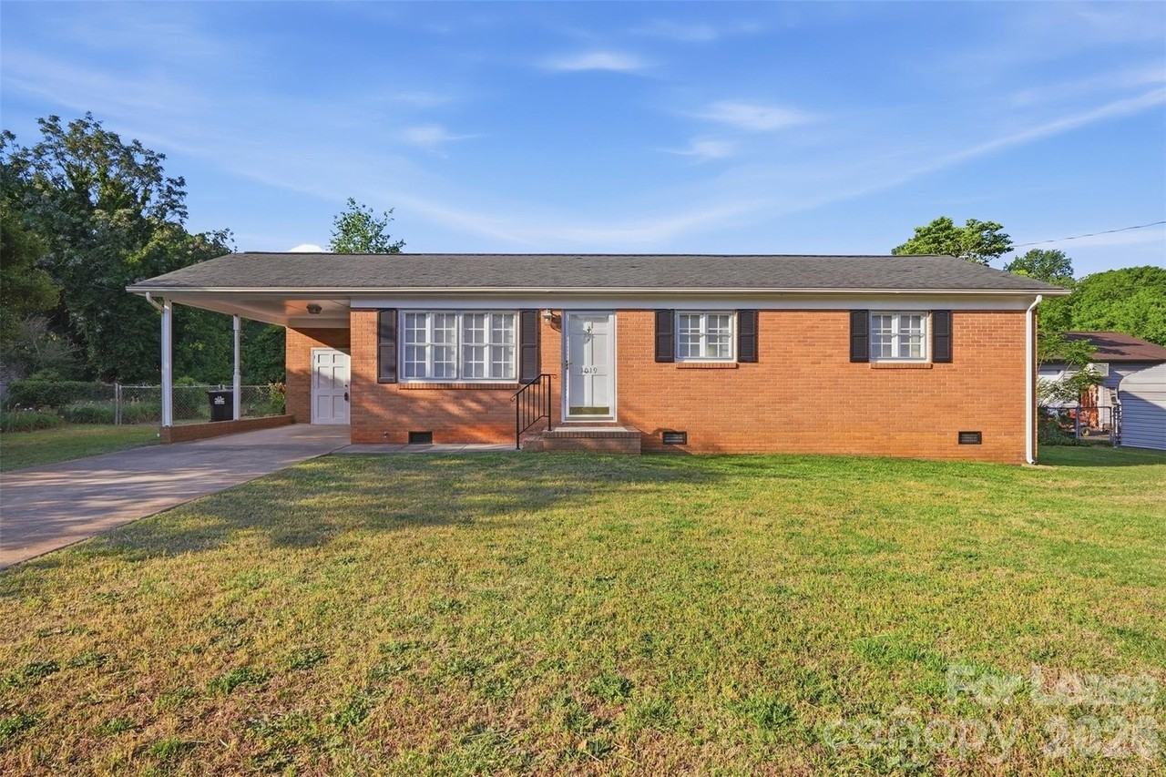 1019 Carmel Dr - Photo 5 of 25