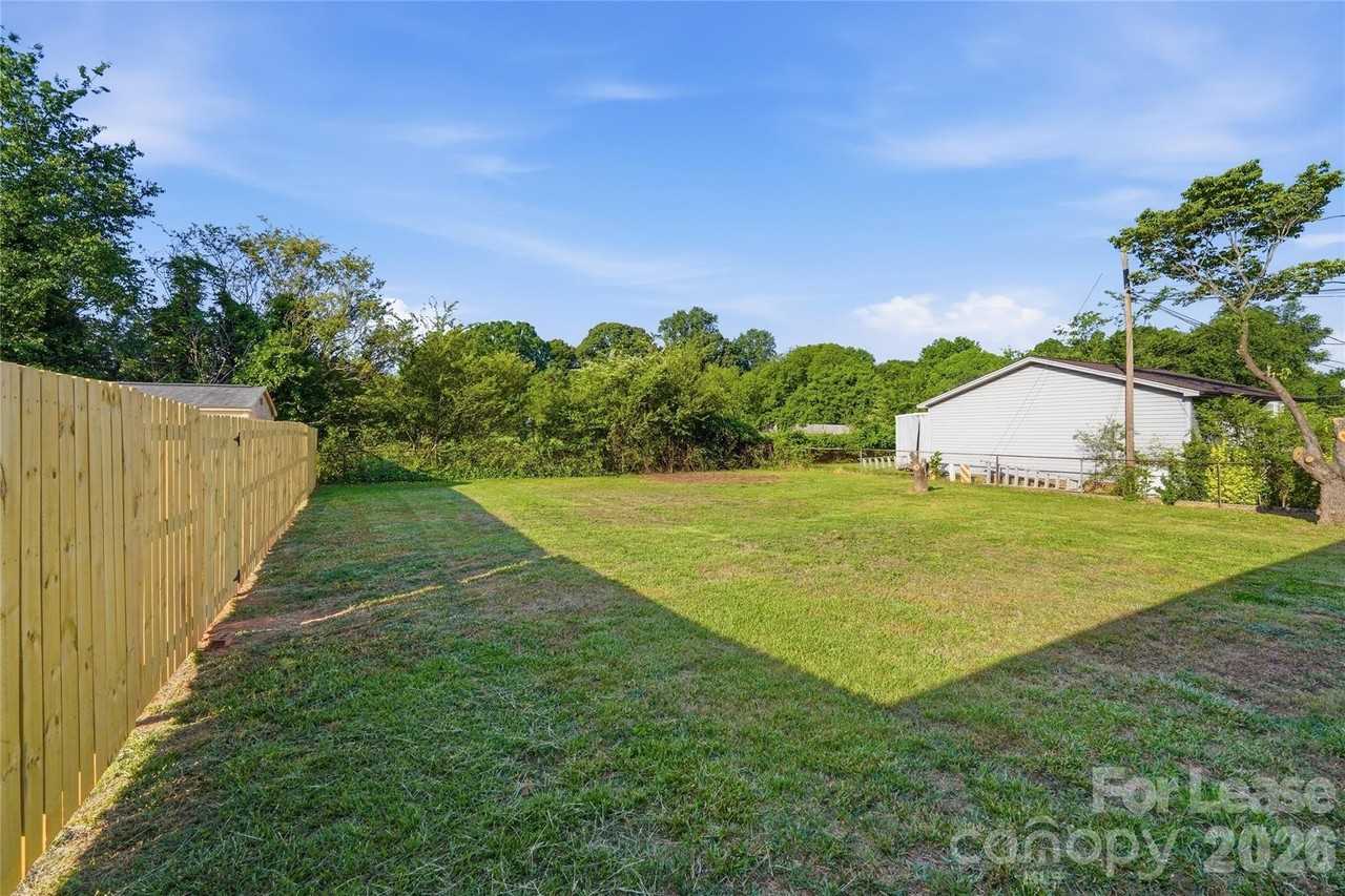 1019 Carmel Dr - Photo 6 of 25