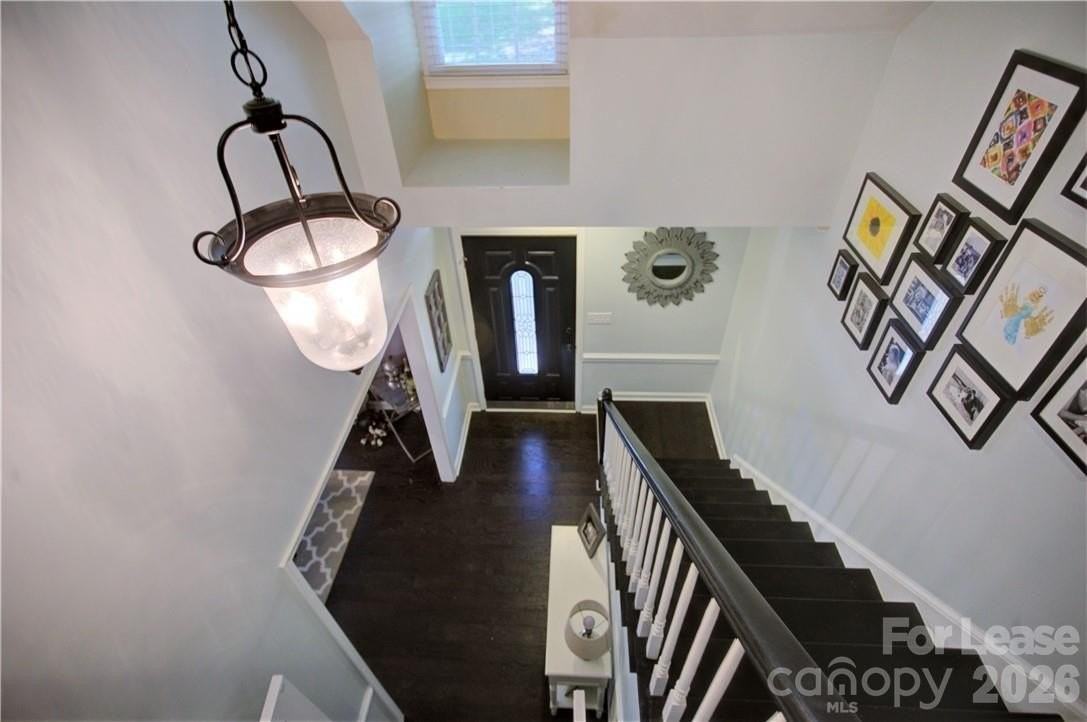 3806 Bridgewood Ln - Photo 4 of 25