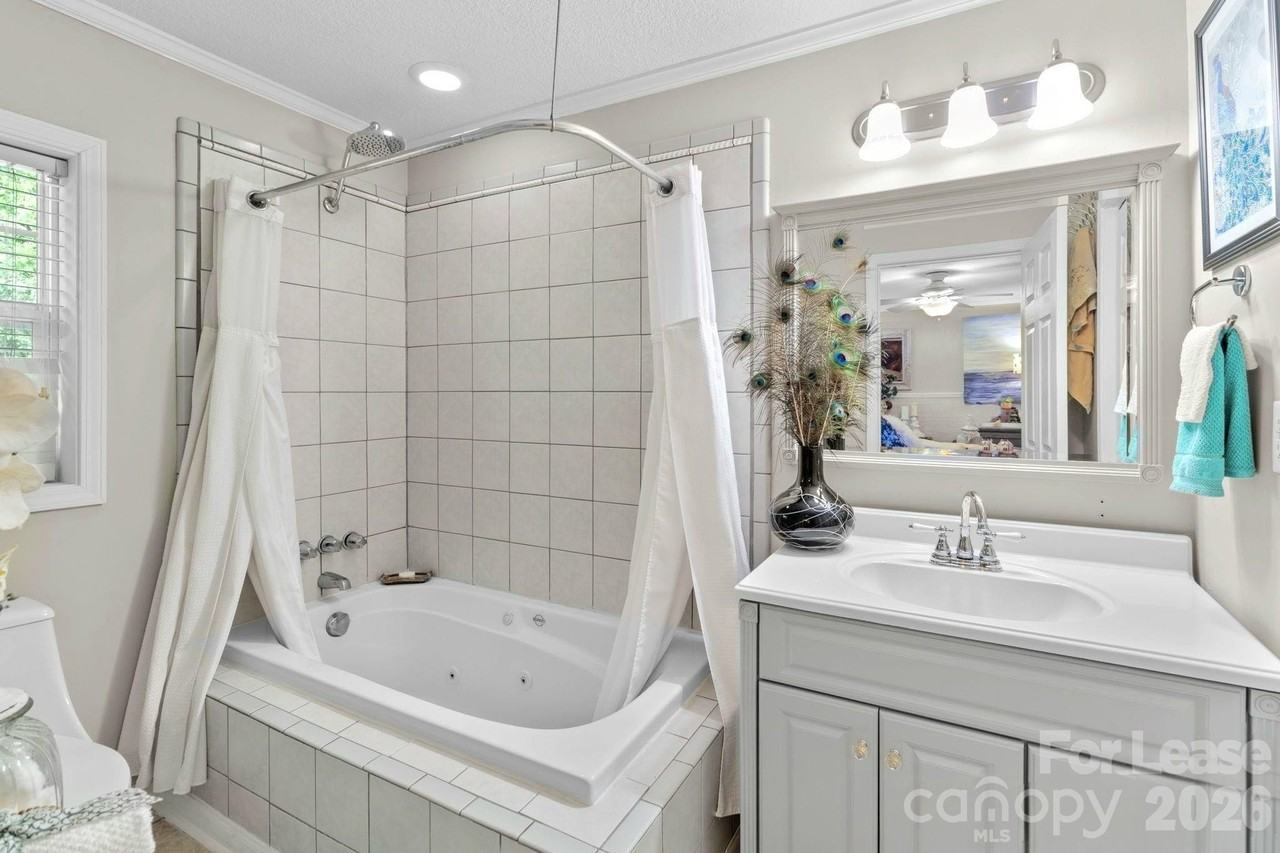 404 Moss Springs Rd - Photo 3 of 8