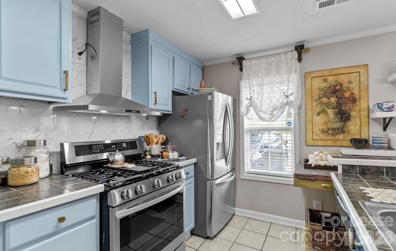 404 Moss Springs Rd - Photo 4 of 8