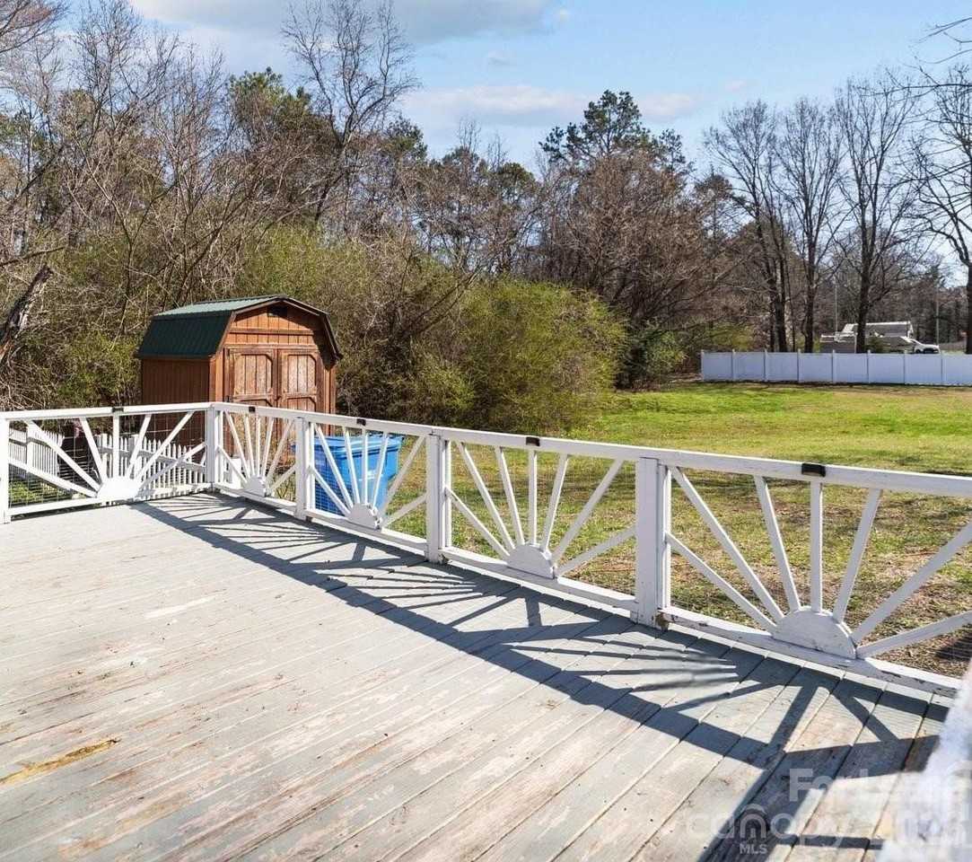 404 Moss Springs Rd - Photo 5 of 8