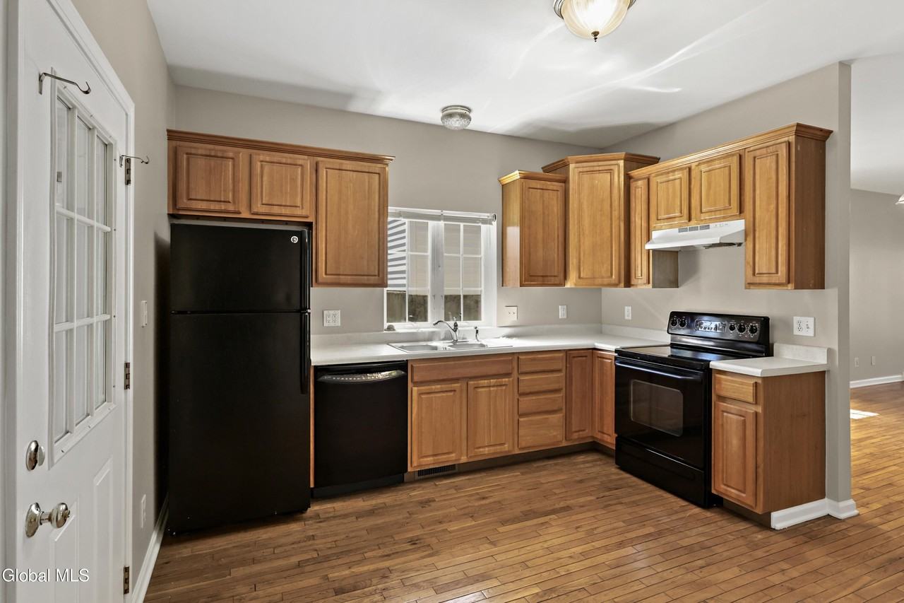 75 Edgecomb St - Photo 3 of 17