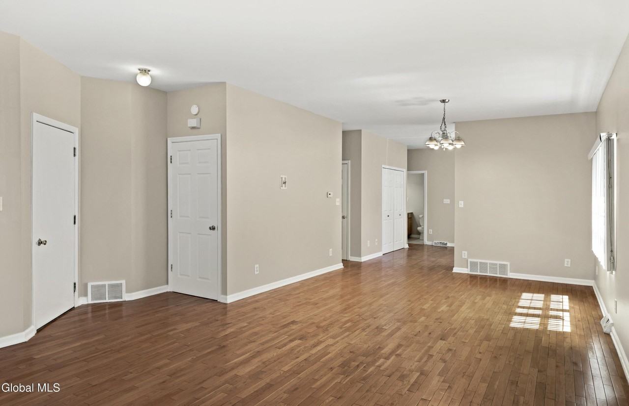 75 Edgecomb St - Photo 5 of 17