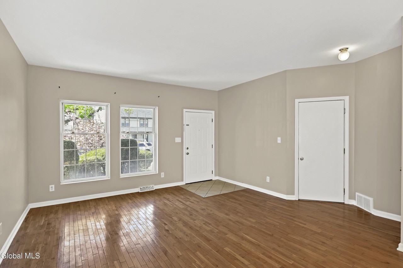 75 Edgecomb St - Photo 6 of 17