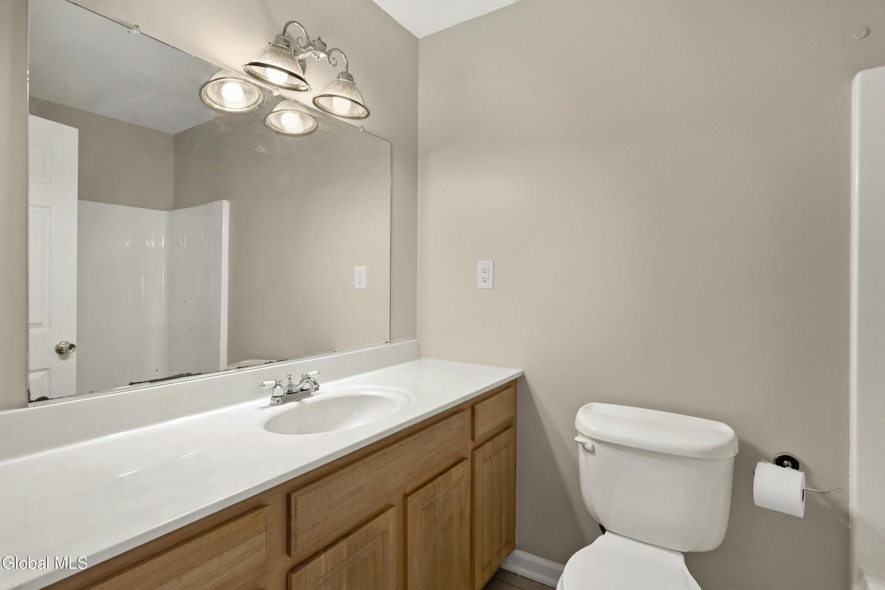 75 Edgecomb St - Photo 7 of 17