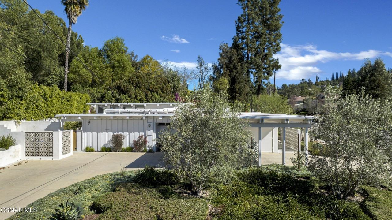 4500 Stark Ave - Photo 3 of 39