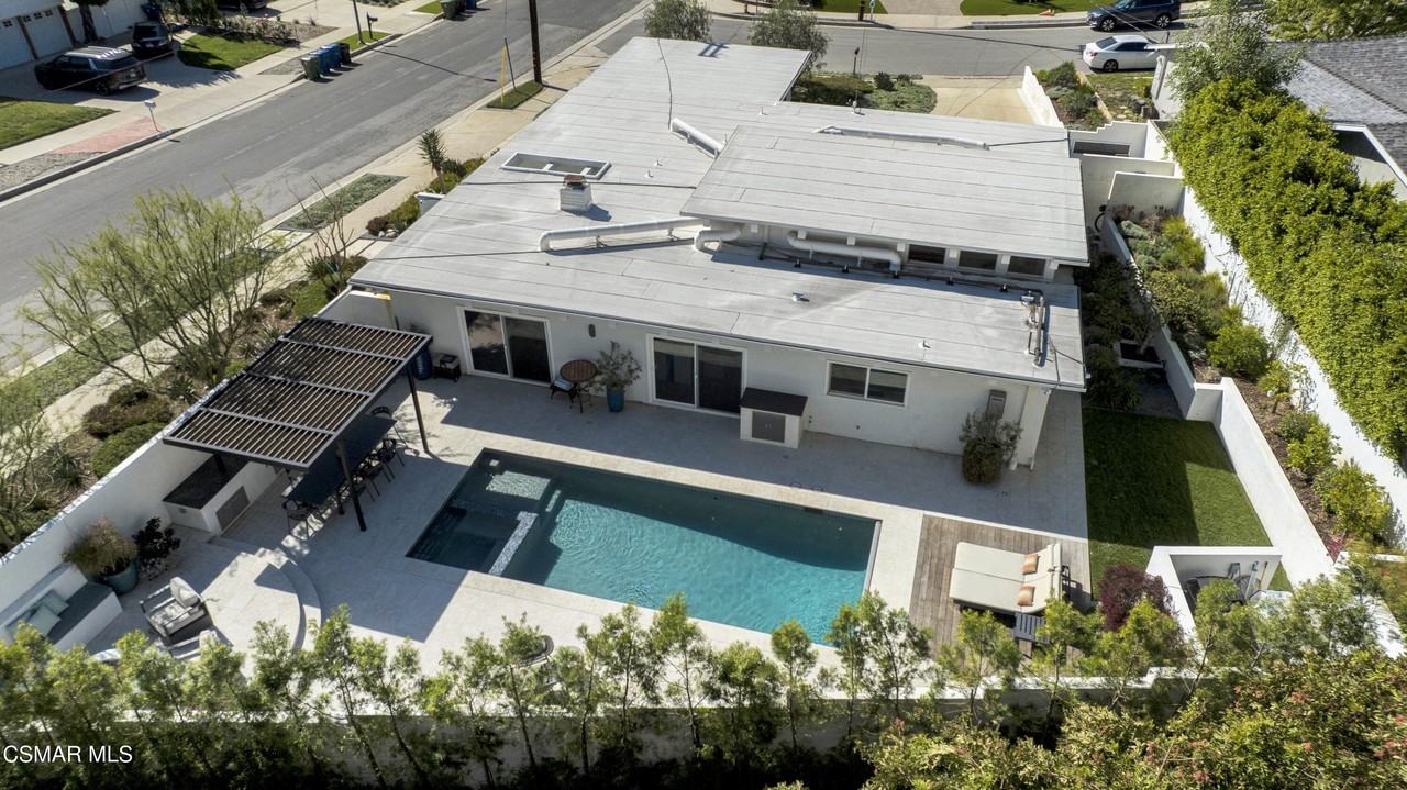 4500 Stark Ave - Photo 4 of 39