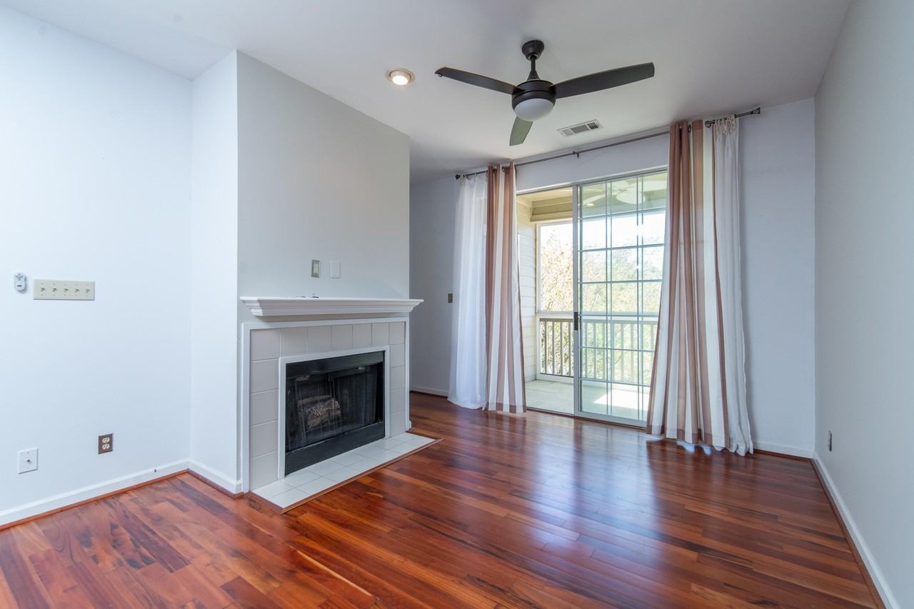 1600 Long Grove Dr #121 - Photo 5 of 16