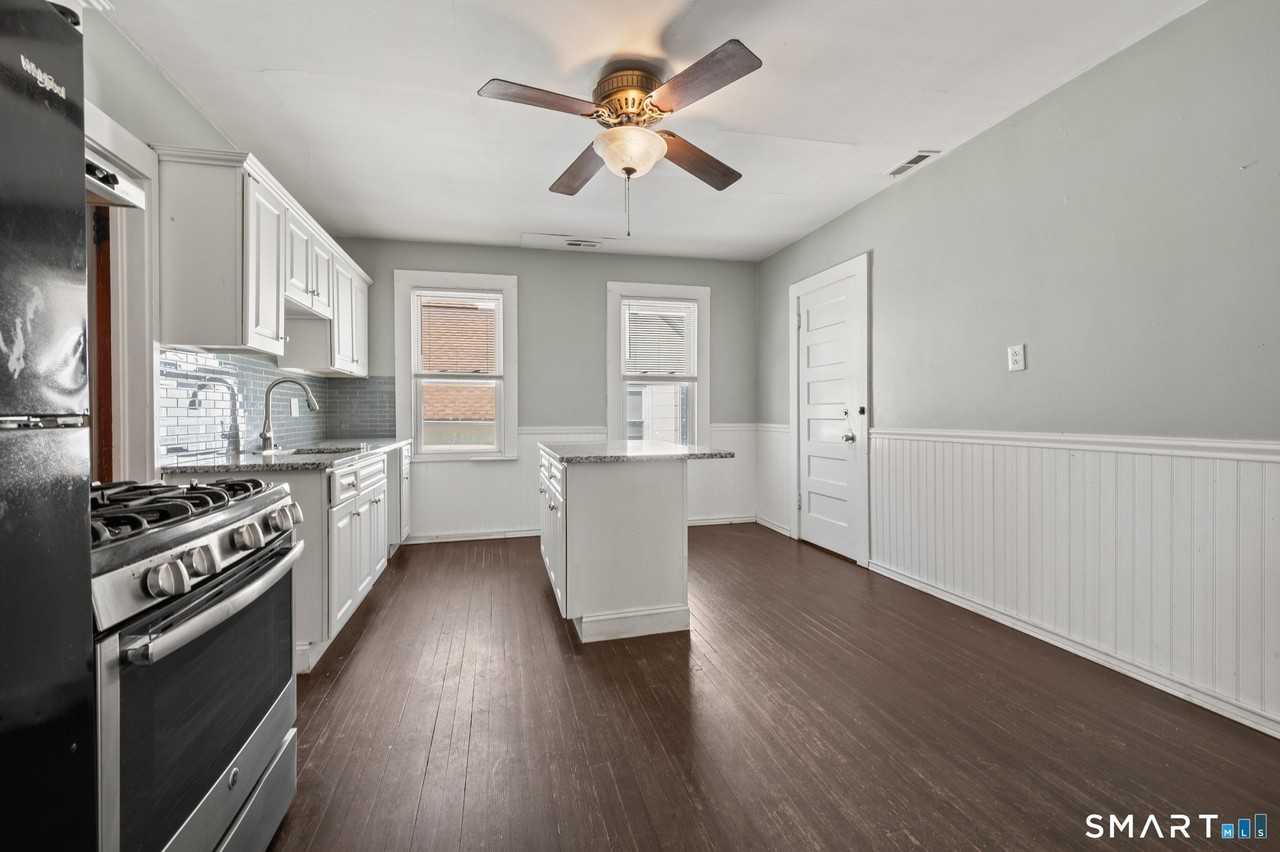 811 East St - Photo 6 of 26