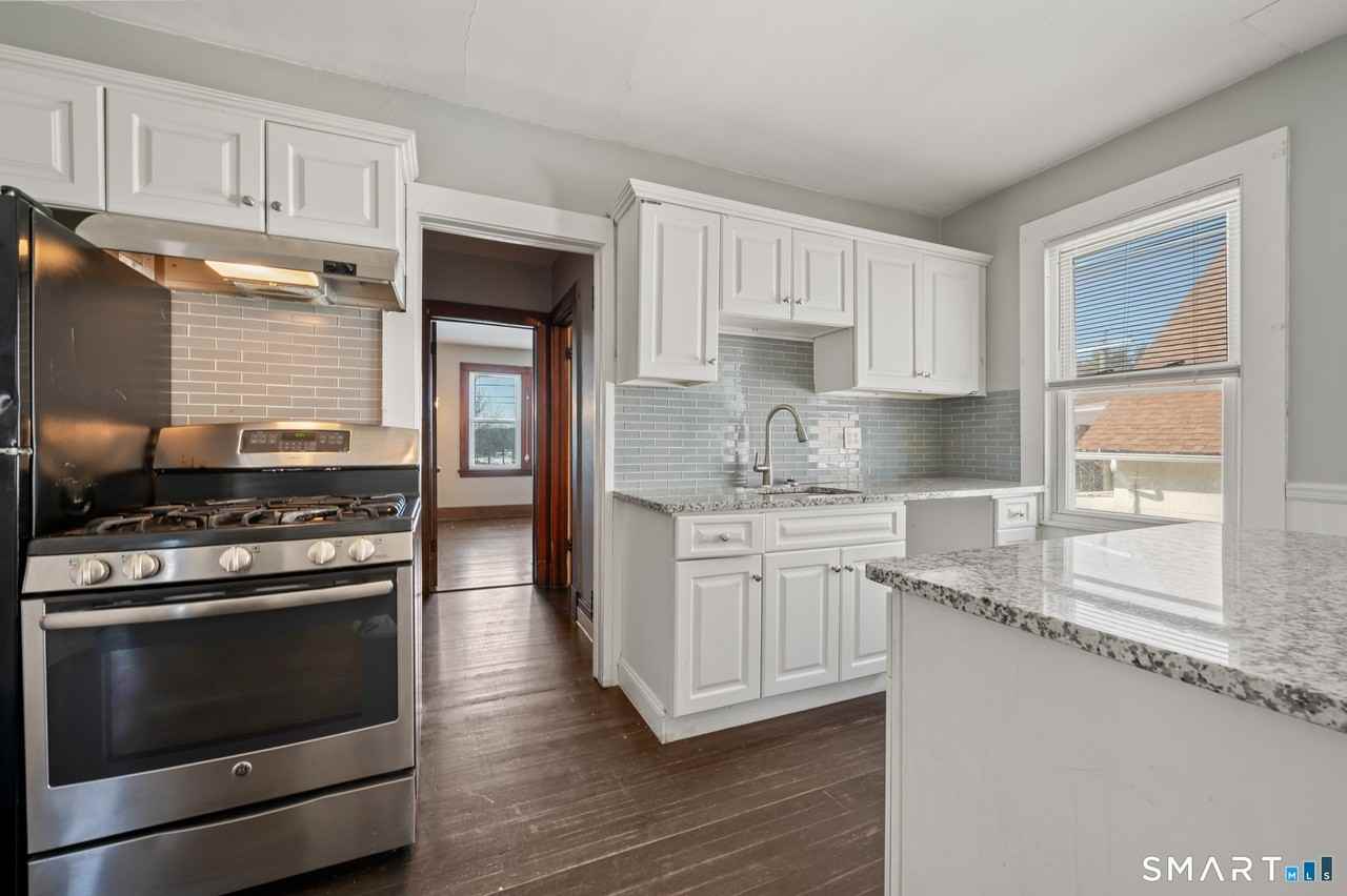 811 East St - Photo 7 of 26